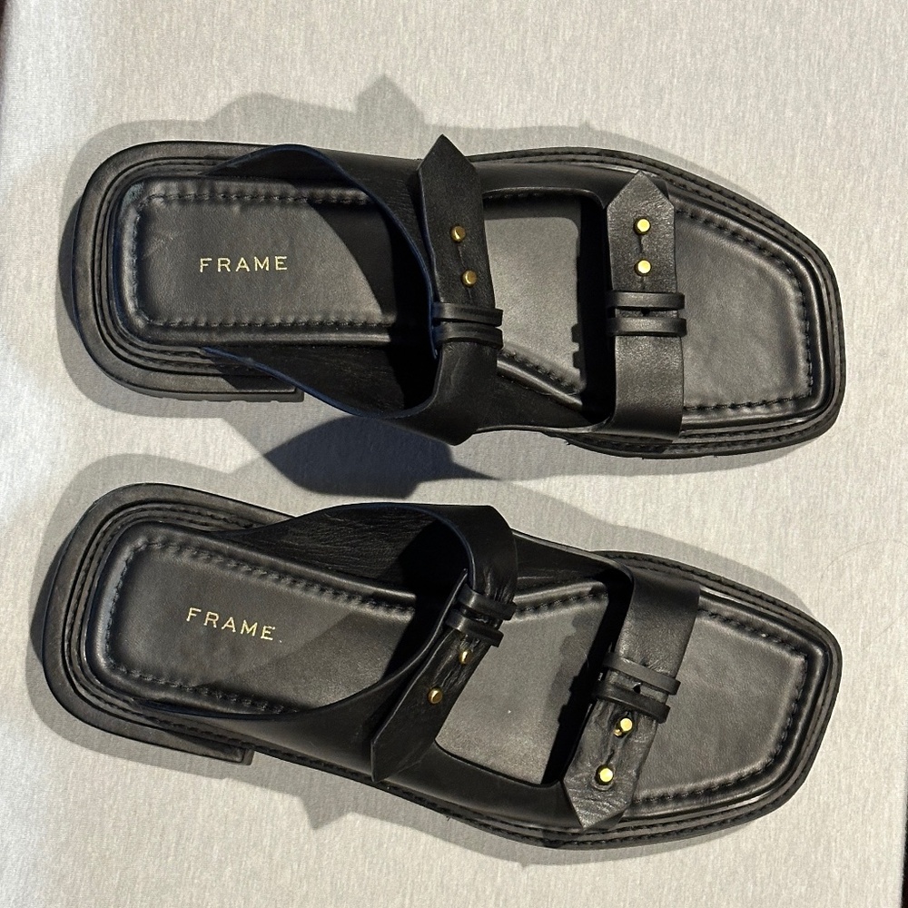 Frame black leather sandals